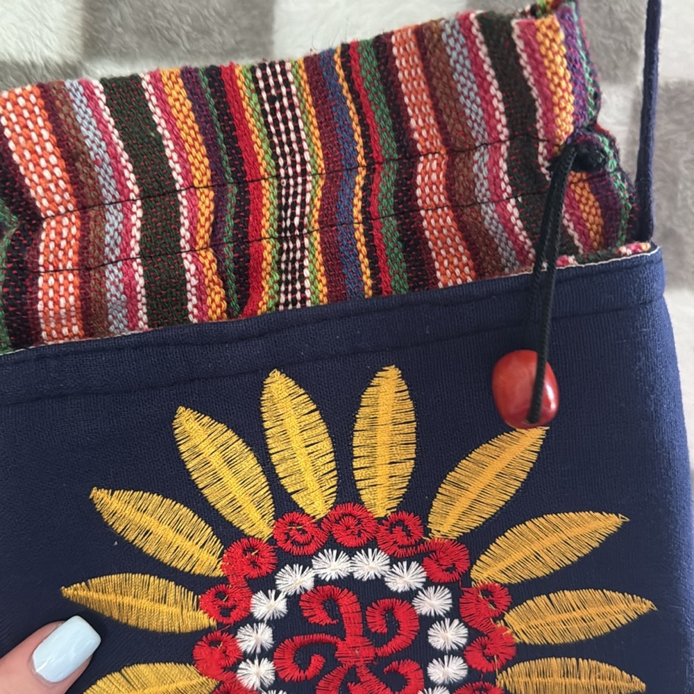 Beautiful floral & Boho Embroidered shoulder bag - Picture 6 of 7